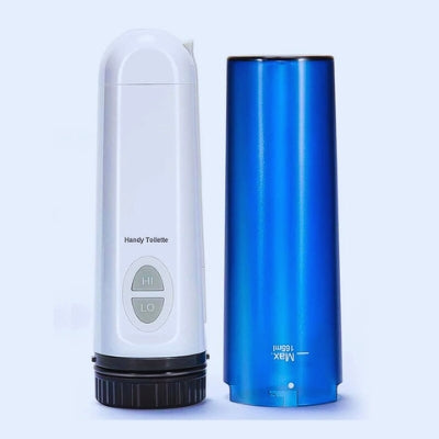 bidet portable bleu avec la bouteille et le pulvérisateur