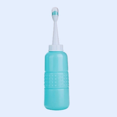 Douchette WC bleue de 350 millilitres.