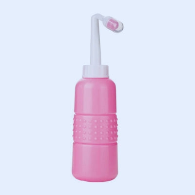 Douchette WC de couleur rose de 350 millilitres.