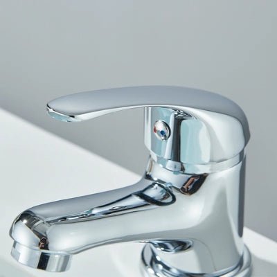 Manche ergonomique du robinet qui permet un contrôle précis de la température. Belle apparence du robinet avec sa couleur chrome.