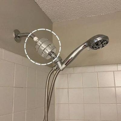 filtre à eau au mur avec pommeau douche