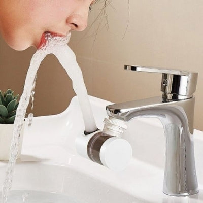 filtre à eau femme boit eau