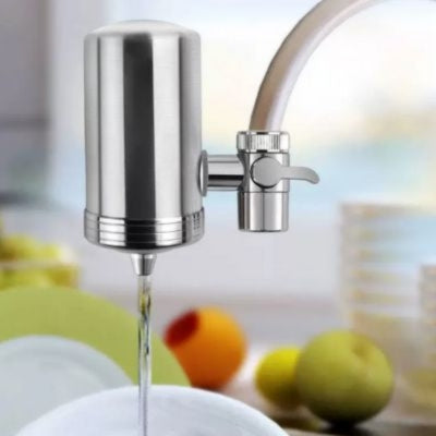 filtre à eau robinet assiette blanche lavée