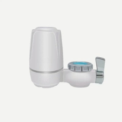filtre à eau robinet blanc avec un filtre