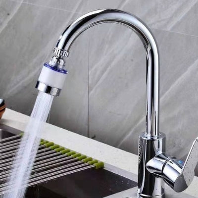 filtre eau robinet avec jet puissant dans un évier