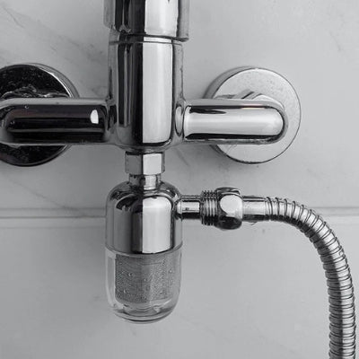 filtre eau robinet installé sur robinet