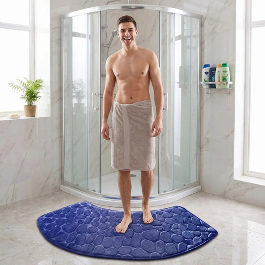 homme sur tapis de bain incurvé bleu roi antidérapant confortable