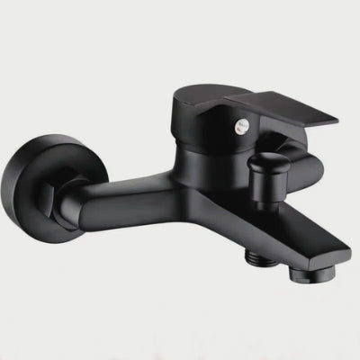 Le robinet pour baignoire de couleur noir avec vue de face sans le tuyau de la douchette.